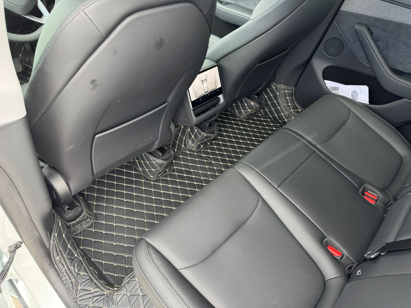 Luxury custom leather car mats for driver’s seat – waterproof and stylish

